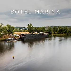 Marina Hotel en barco